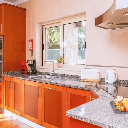Villa In Albufeira Near Sea Beach فيلة البوفيرا